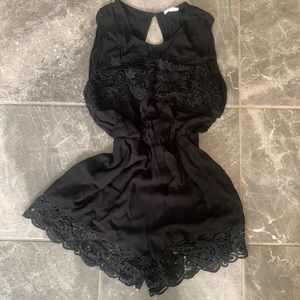 Soprano Cute Black Detailed Romper Size M